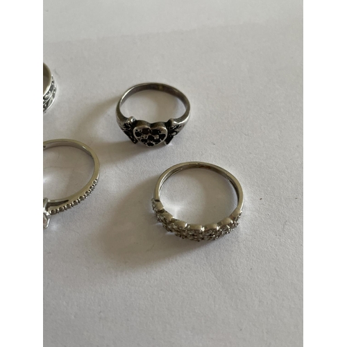 541 - FIVE VARIOUS SILVER RINGS