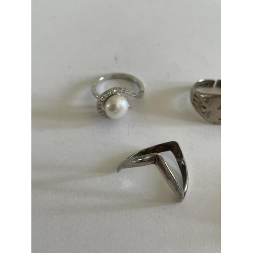 573 - FIVE VARIOUS SILVER RINGS