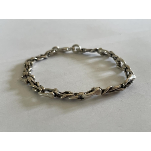 575 - A HEAVY SILVER BRACELET