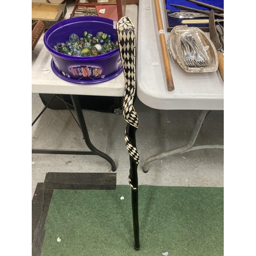 170 - A WOODEN TWISTED SNAKE WALKING STICK WITH INLAID MOTHER OF PEARL