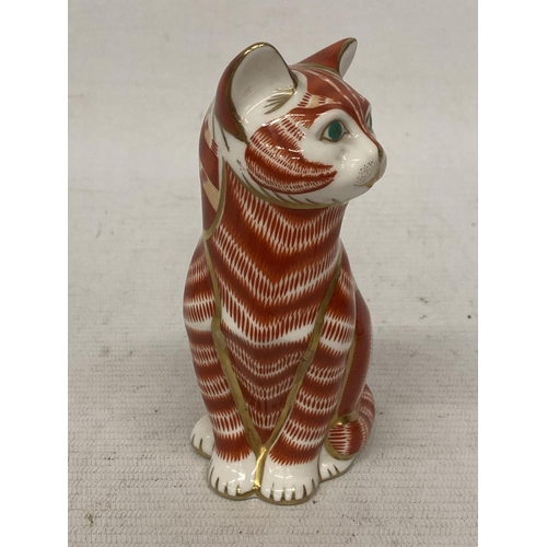 739 - A ROYAL CROWN DERBY SITTING GINGER CAT (SECOND) WITH SILVER STOPPER