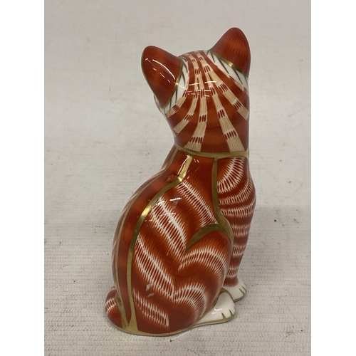 739 - A ROYAL CROWN DERBY SITTING GINGER CAT (SECOND) WITH SILVER STOPPER