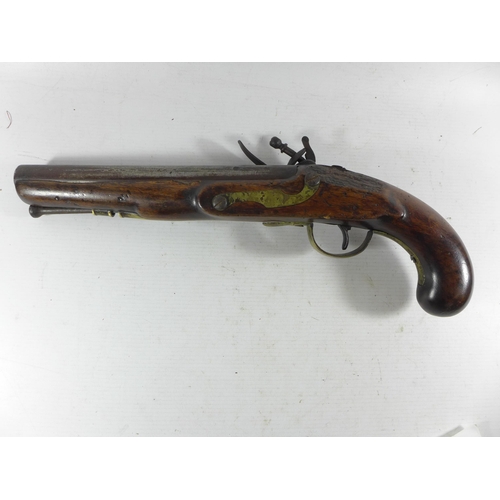 386 - AN EARLY 19TH CENTURY FLINTLOCK PISTOL, 22CM BARREL, WOODEN STOCK, LENGTH 39CM