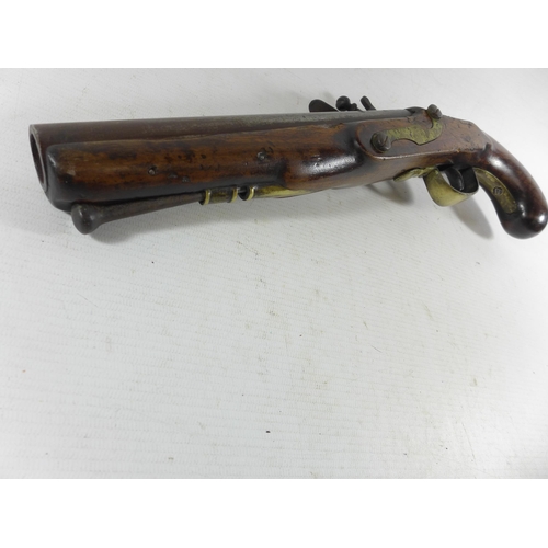 386 - AN EARLY 19TH CENTURY FLINTLOCK PISTOL, 22CM BARREL, WOODEN STOCK, LENGTH 39CM