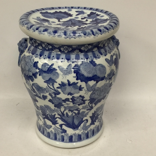 14 - A LARGE CHINESE BLUE AND WHITE DECORATIVE GARDEN SEAT