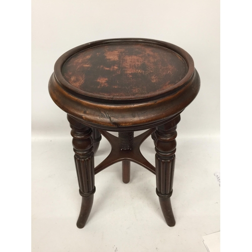 28 - A VICTORIAN WOODEN ADJUSTABLE PIANO STOOL