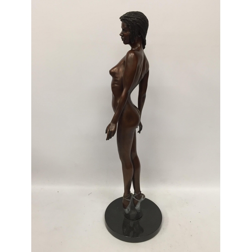 40 - A BRONZE NUDE LADY BALLERINA FIGURE ON MARBLE BASE