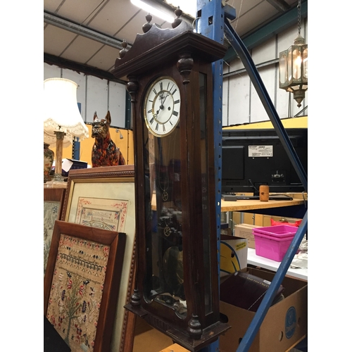 6 - AN EDWARDIAN DOUBLE WEIGHTED CHIMING WALL CLOCK IN MAHOGANY CASE, WITH WEIGHTS