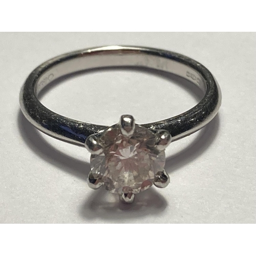 501 - A PLATINUM (PT950) RING WITH A ONE CARAT SOLITAIRE DIAMOND SIZE M