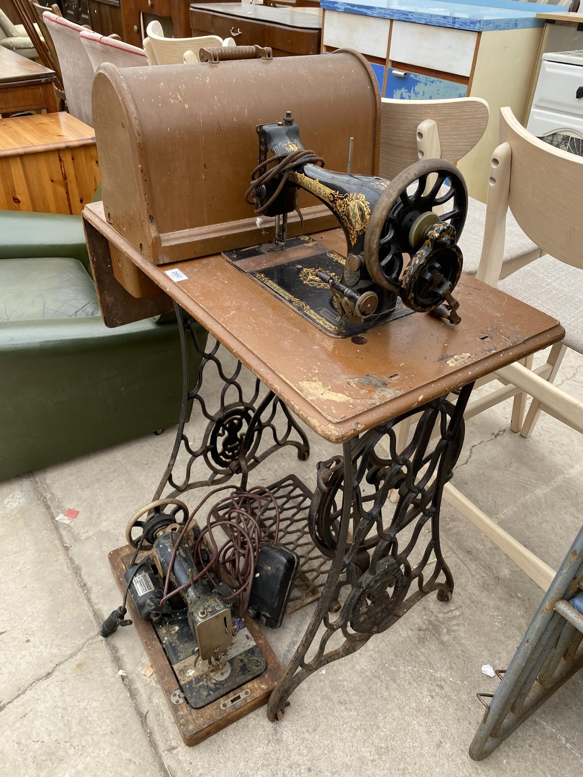 A SINGER TREADLE SEWING MACHINE, NUMBER R604055 AND MUNDLOS (77) SEWING
