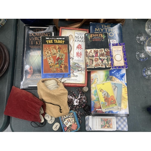 204 - A COLLECTION OF FORTUNE TELLING ITEMS TO INCLUDE TAROT CARDS, A CRYSTAL BALL, STONE RUNES, A DOWSING... 