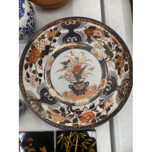 222 - AN ORIENTAL STYLE LOT TO INCLUDE A FIGURINE, A SMALL SCREEN, BOWL, PLATE, POTS AND A MODEL OF A JAPA... 