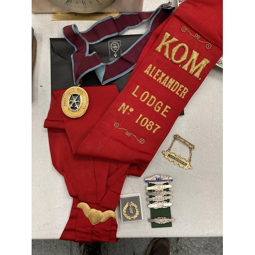 223 - A QUANTITY OF MASONIC ITEMS TO INCLUDE A K. O. M. ALEXANDER LODGE NO. 1087 SASH, PLUS A MEDAL AND BA... 