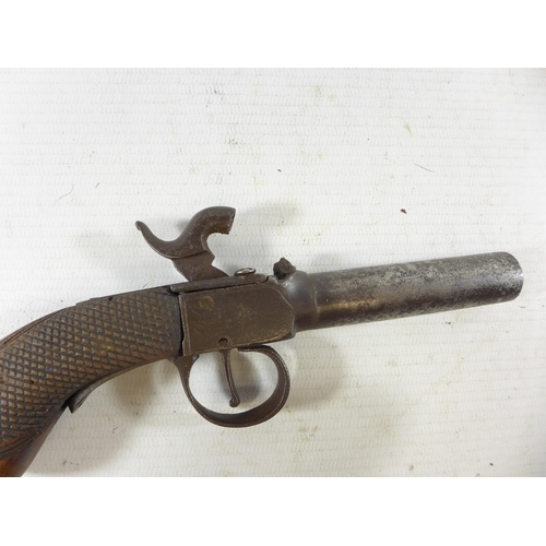 392 - A MID 19TH CENTURY PERCUSSION CAP POCKET PISTOL, 7CM BARREL, KNURLED GRIP, LENGTH 18CM