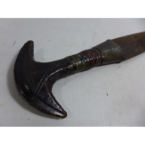 360 - AN AFRICAN KNIFE AND SCABBARD, 30CM BLADE, LEATHER AND BRASS GRIP, LENGTH 44CM (A/F)