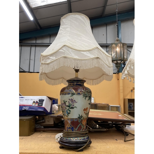 52 - A LARGE JAPANESE SATSUMA TABLE LAMP WITH SILK SHADE