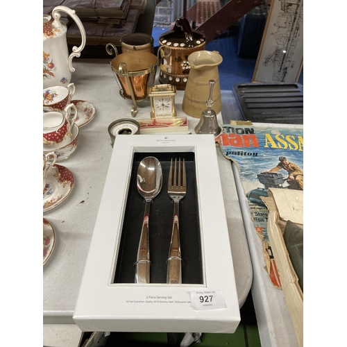 927 - A MIXED LOT TO INCLUDE BOXED STAINLESS STEEL FLATWARE SET, CARRIAGE CLOCK, TREACLE WARE LIDDED POT E... 