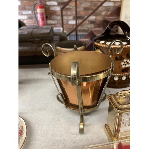 927 - A MIXED LOT TO INCLUDE BOXED STAINLESS STEEL FLATWARE SET, CARRIAGE CLOCK, TREACLE WARE LIDDED POT E... 