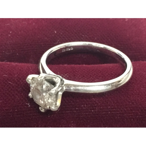 501 - A PLATINUM (PT950) RING WITH A ONE CARAT SOLITAIRE DIAMOND SIZE M