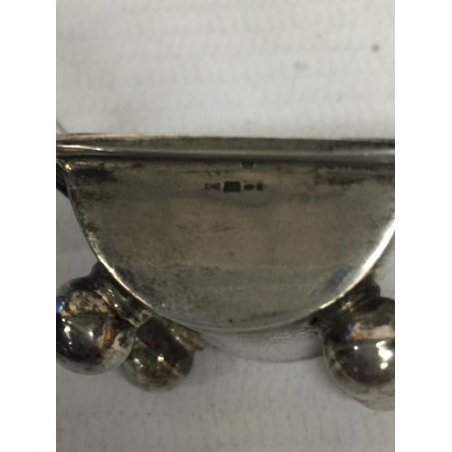 505 - A SILVER TRINKET BOX WITH AN INLAID PENNY STAMP