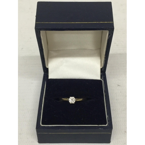 506 - AN 18CT GOLD RING WITH SOLITAIRE - SIZE L