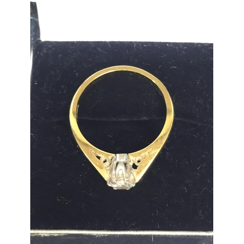 506 - AN 18CT GOLD RING WITH SOLITAIRE - SIZE L