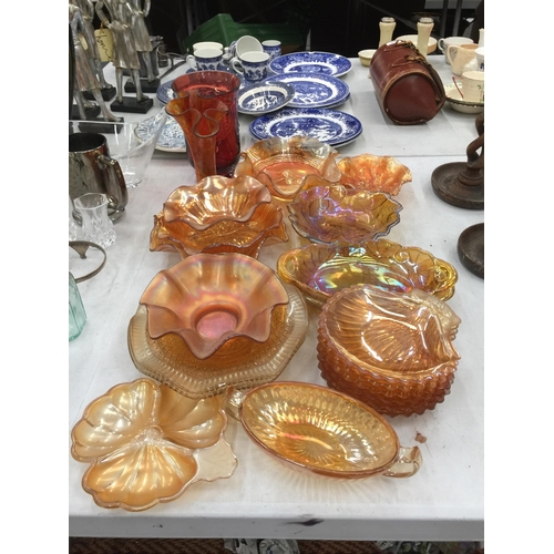 290 - A LARGE QUANTITY OF AMBER AND CARNIVAL GLASS TO INCLUDE VASES, BOWLS, ETC