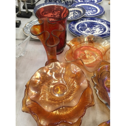 290 - A LARGE QUANTITY OF AMBER AND CARNIVAL GLASS TO INCLUDE VASES, BOWLS, ETC