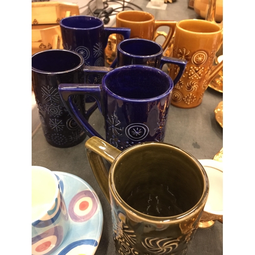 471 - A GOLD COLOURED TEASET TO INCLUDE A TEAPOT, SUGAR BOWL, CREAM JUG, CUPS AND SAUCERS, PORTMEIRION 'TO... 