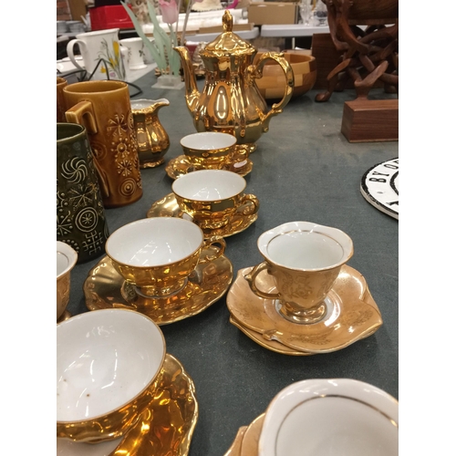 471 - A GOLD COLOURED TEASET TO INCLUDE A TEAPOT, SUGAR BOWL, CREAM JUG, CUPS AND SAUCERS, PORTMEIRION 'TO... 