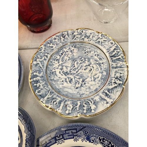 488 - A QUANTITY OF BLUE AND WHITE 'WILLOW' PATTERN PLATES, CUPS AND SAUCERS PLUS A CAPODIMONTE MAJOLICA S... 