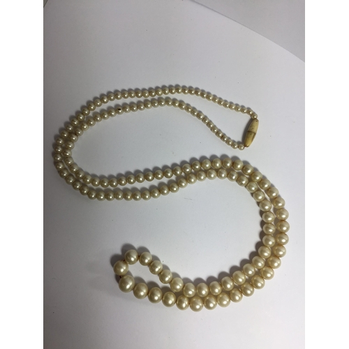 676 - A SET OF VINTAGE PEARLS IN A PRESENTATION BOX