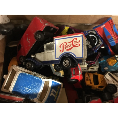 957 - A BOX OF ASSORTED DIECAST VEHICLES ETC