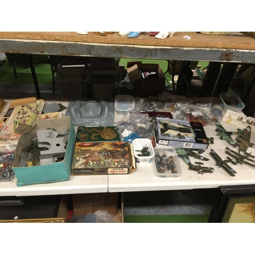 960 - A LARGE GROUP OF ARMY RELATED TOYS, MODEL PLANES ETC