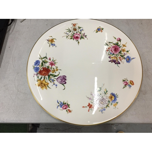 195 - A ROYAL WORCESTER ROANOKE PATTERN CIRCULAR STAND