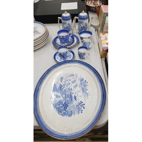 277 - A QUANTITY OF COPELAND SPODE BLUE AND WHITE WILLOW PATTERN TO INCLUDE A MEAT PLATTER, TWO SMALL COFF... 