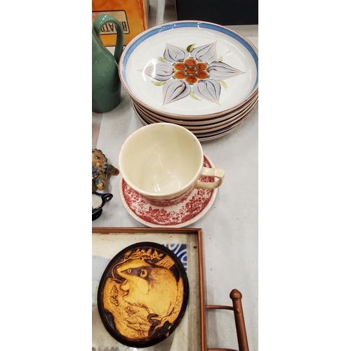 278 - A QUANTITY OF DENBY 'CHATSWORTH' PLATES AND JUG, COTTAGE WARE, A VINTAGE GALLERIED TRAY, A LARGE ROY... 