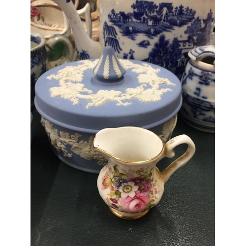 871 - A WEDGWOOD TRINKET BOX AND ANOTHER, VICTORIAN BLUE AND WHITE TEAPOTS AND CREAM JUG, OTHER VICTORIAN ... 