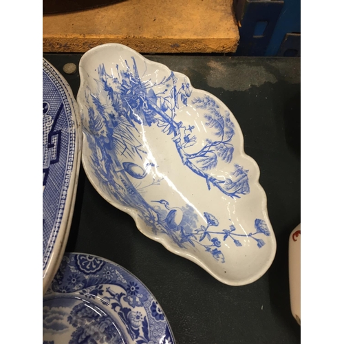 872 - A GROUP OF OLD WILLOW PATTERN MEAT PLATES AND A LATE 19TH CENTURY BLUE AND WHITE DISH DECORATED WITH... 