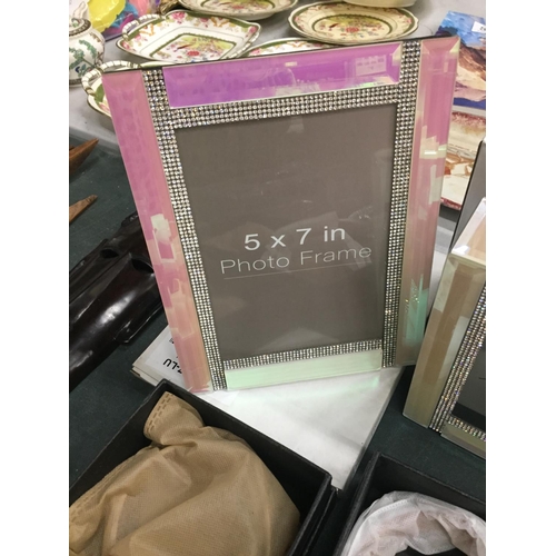 885 - A PINK MIRRORED CLOCK WITH MATCHING PHOTO FRAME, FOUR AS NEW BELTS IN BOXES, MIRRORED COASTERS, A TI... 