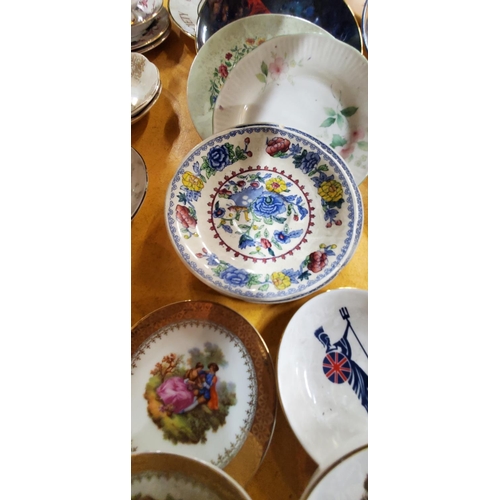 846 - A LARGE QUANTITY OF CERAMICS AND CHINA TO INCLUDE CABINET PLATES,  CHINA CUPS AND SAUCERS, PIN DISHE... 