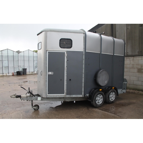 221 - A 2006 IFOR WILLIAMS HB510RC HORSE BOX WITH CENTRE PARTITIONS  ONE OWNER FOM NEW ONLY USED TWICE TO ... 