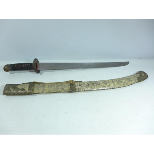 401 - A LATE 19TH CENTURY CHINESE DAO SWORD, AND SHAGREEN SCABBARD, 45CM BLADE, LENGTH 74CM