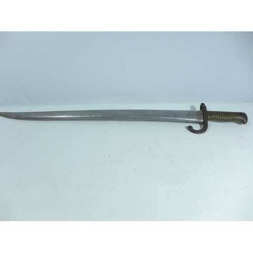 404 - A FRENCH CHASSEPOT BAYONET AND SCABBARD DATED 1867, 57CM BLADE, LENGTH 72.5CM