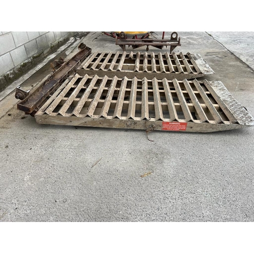 322 - A PAIR OF ALLOY RAMPS APPROX 3' WIDE + VAT