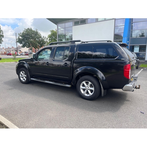 215A - NISSAN NAVARA TEKNA AUTOMATIC TOP SPEC MANY FACTORY EXTRAS 11 MONTHS MOT REQUIRES A BALL JOINT ON TH... 