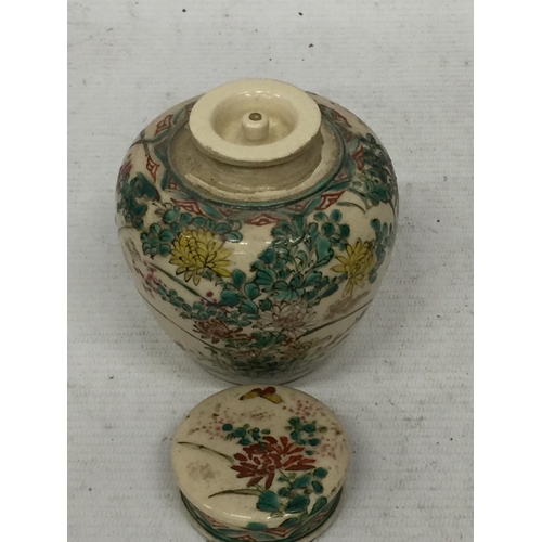 422 - A JAPANESE STONEWARE LIDDED SMALL POT POURRI / GINGER JAR WITH BIRD AND FLORAL DESIGN AND INNDER LID