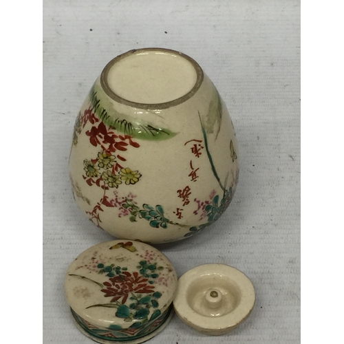 422 - A JAPANESE STONEWARE LIDDED SMALL POT POURRI / GINGER JAR WITH BIRD AND FLORAL DESIGN AND INNDER LID