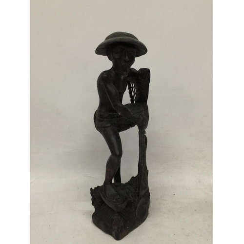 446 - A VINTAGE WOODEN ORIENTAL FISHERMAN FIGURE