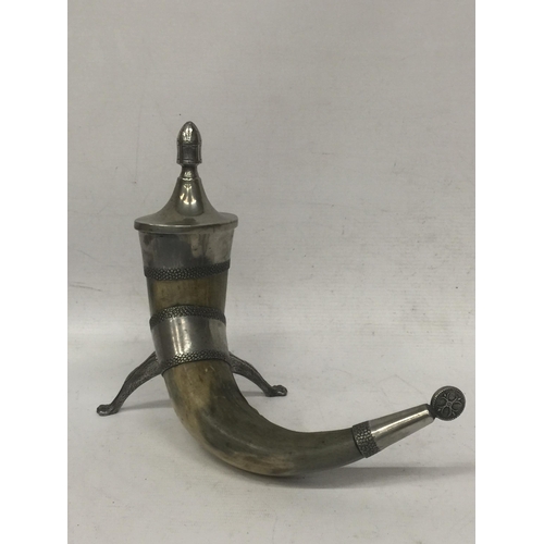 34 - AN UNUSUAL VINTAGE HORN EFFECT AND WHITE METAL MOUNTED DRINKING HORN